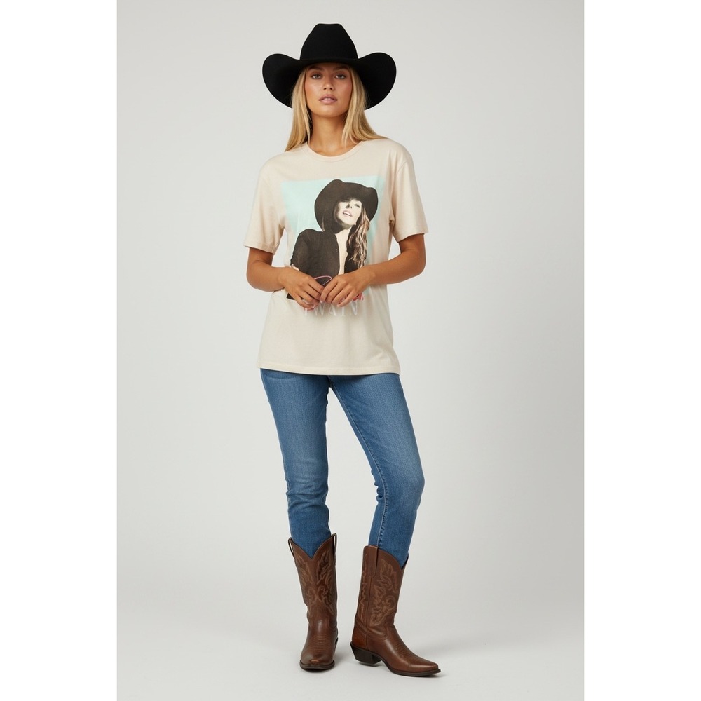 NEW Shania Twain Graphic T-Shirt Small Peach Country Music Concert Tee Band